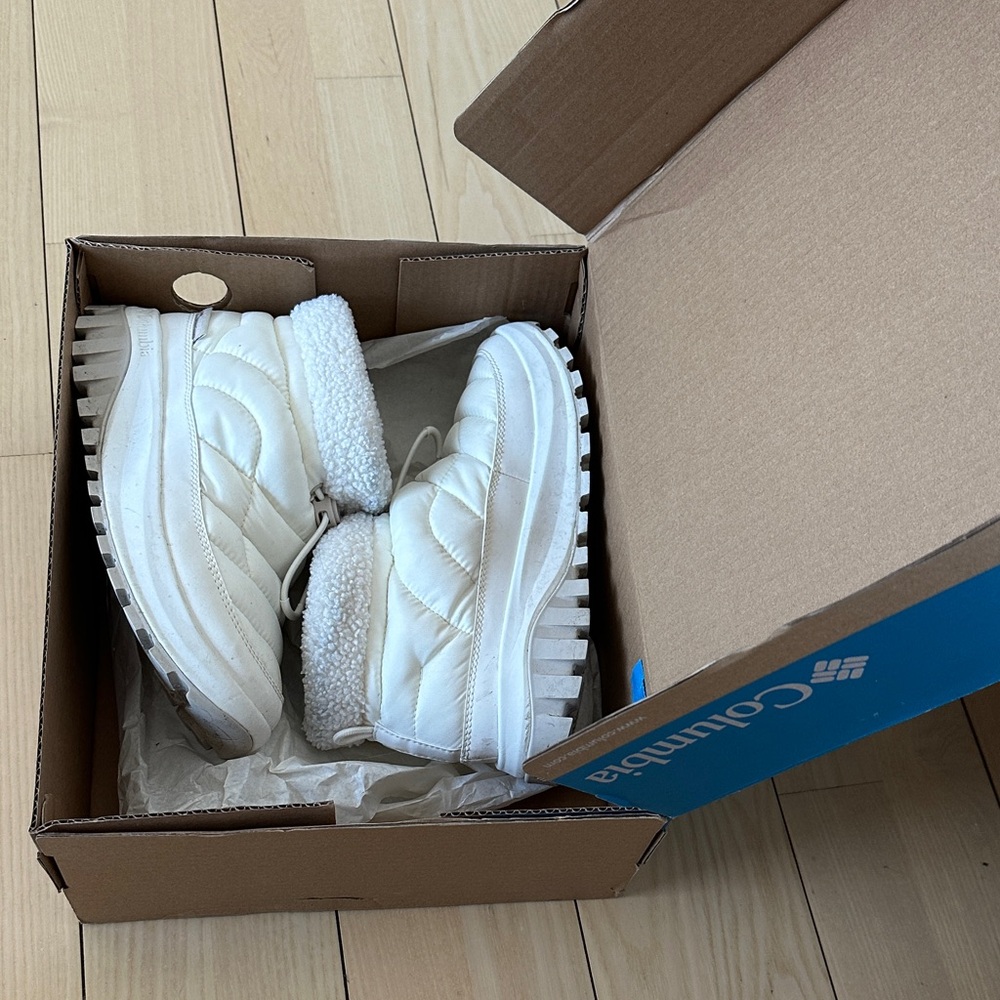 Columbia Cream Quilted Sherpa-Trim Winter Boots